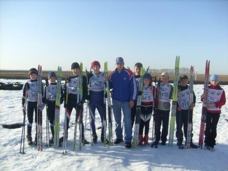 16:40_Последний снег. Климовские спортсмены успели принять участие в Первенстве школы по лыжным гонкам  