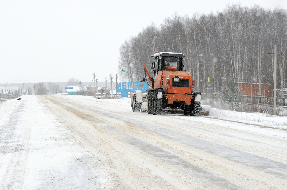13:23 Ибресинский район: дорожники вышли на борьбу с последствиями снегопада
